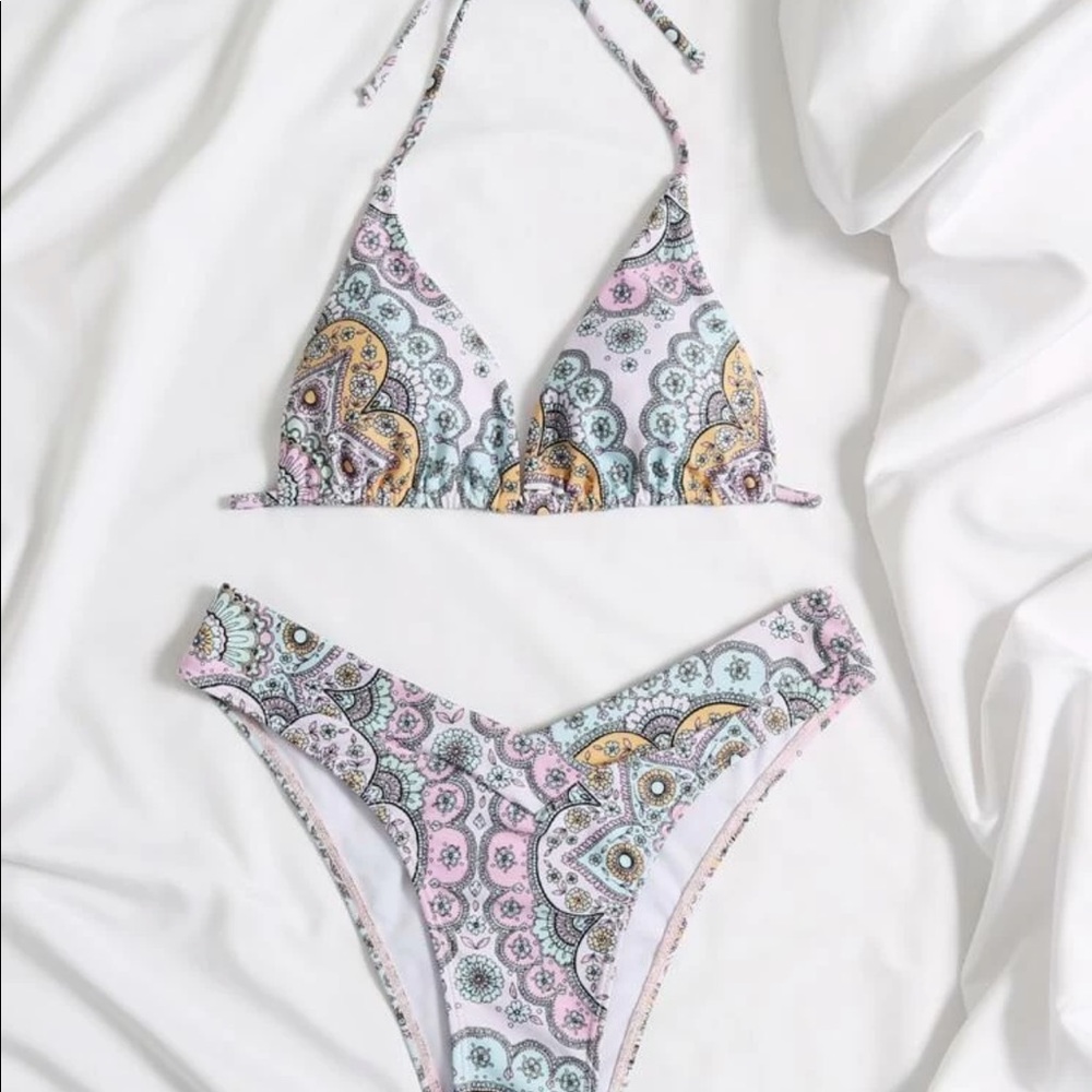 Pretty Patterned Bathing Suit - Picture 3 of 4